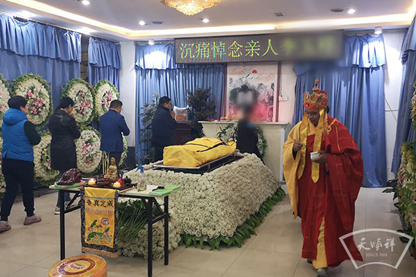 在昌平殡仪馆进行超度仪式