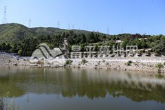 万佛华侨陵园小湖