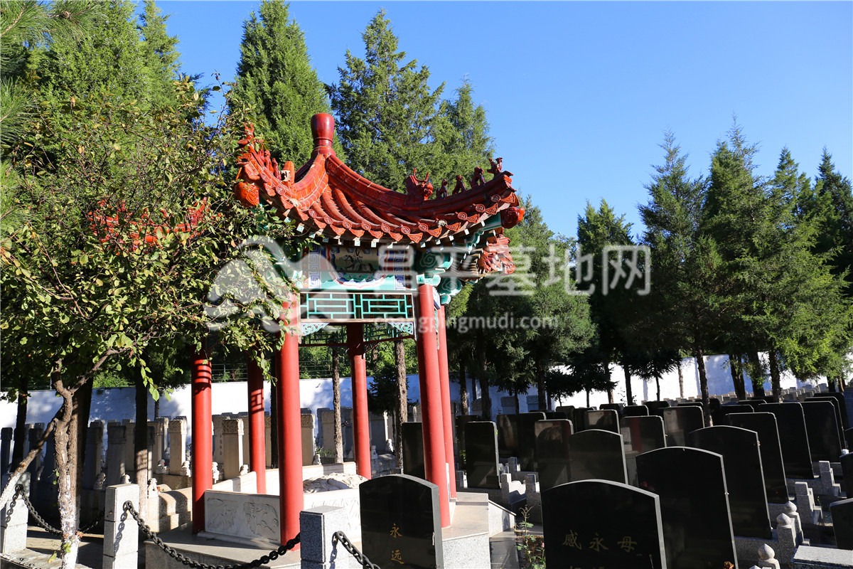 通慧陵园墓区亭台