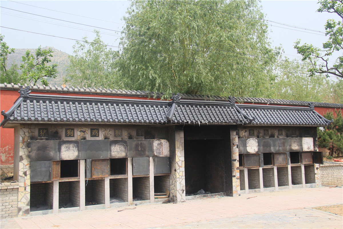 侧门
