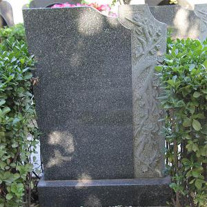 标准墓区翠松碑